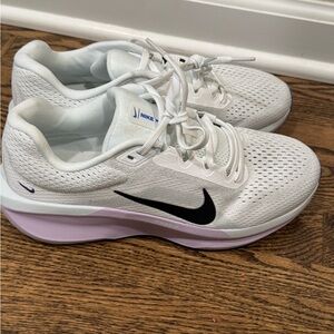 NWOT Nike Winflow 11 Women's White Running Shoes 8